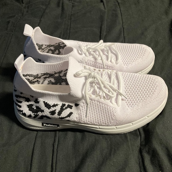 White Leopard Print Sneakers | Women’s Size 6.5 - Picture 6 of 10
